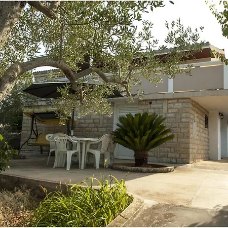 Mala Lamjana 8449a * Kali